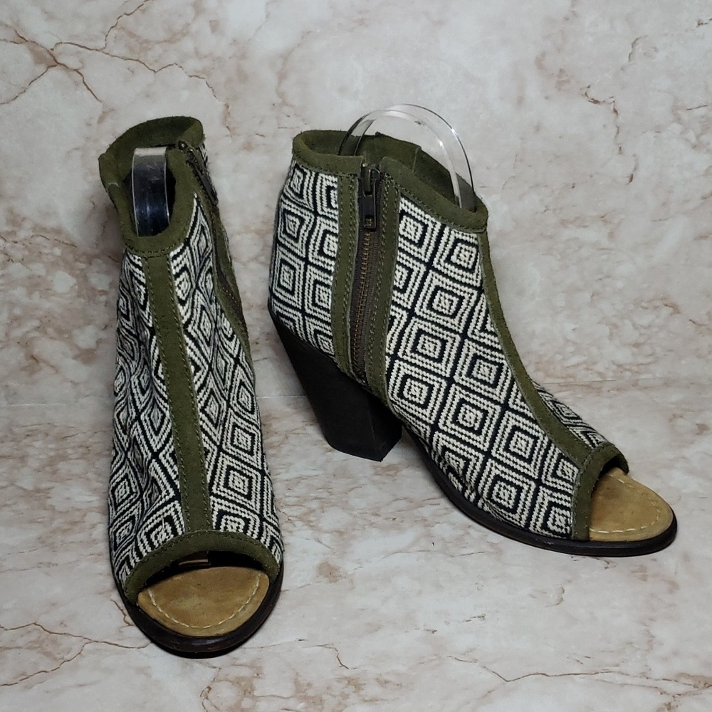 Independent Boot Co. Open toe feet cage printed full zip womens booties size 7.5